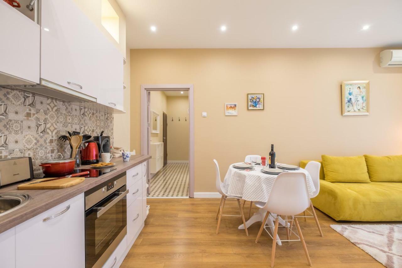 Modern 2 Bedroom Apartment Next To Vitosha Str. Sofia Extérieur photo