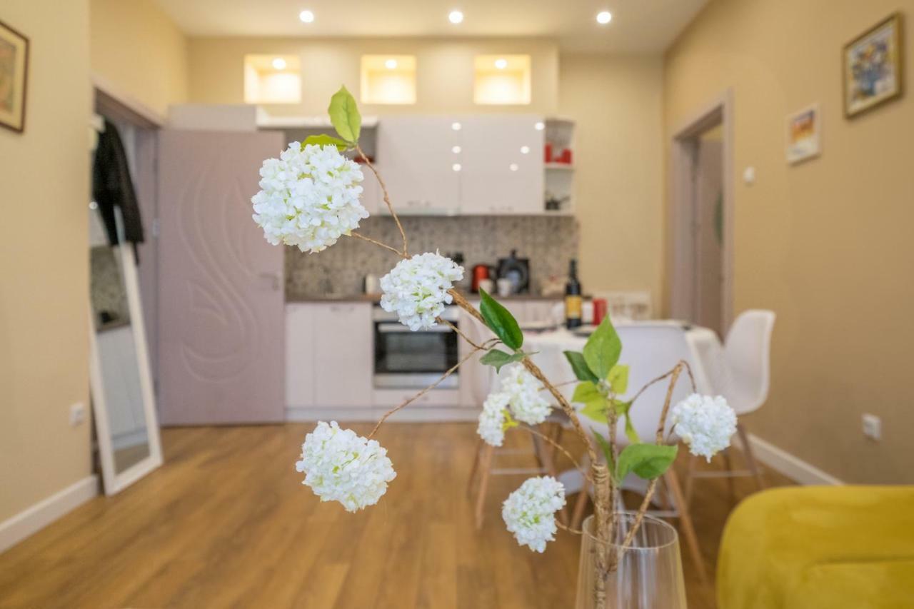 Modern 2 Bedroom Apartment Next To Vitosha Str. Sofia Extérieur photo