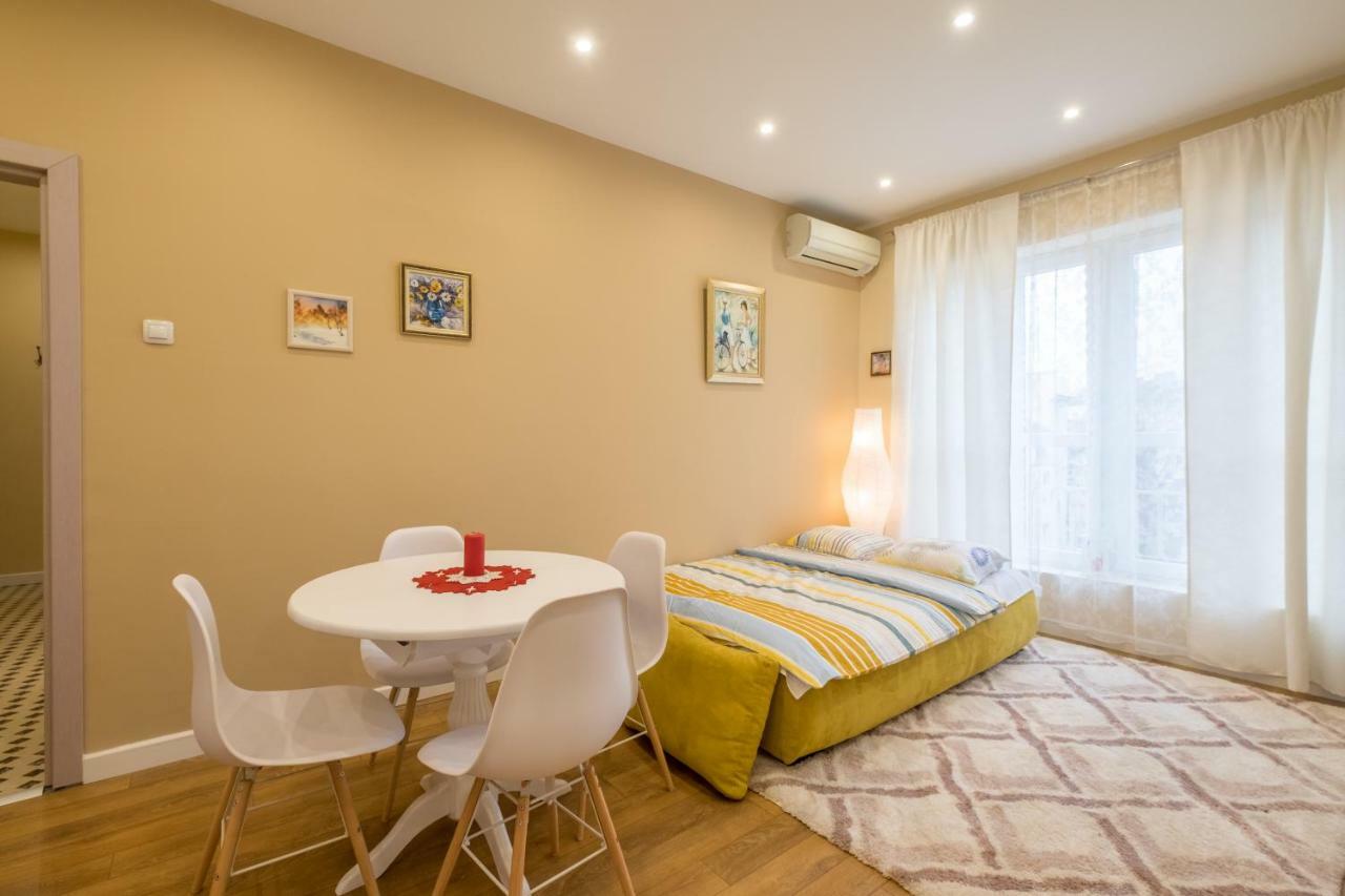 Modern 2 Bedroom Apartment Next To Vitosha Str. Sofia Extérieur photo