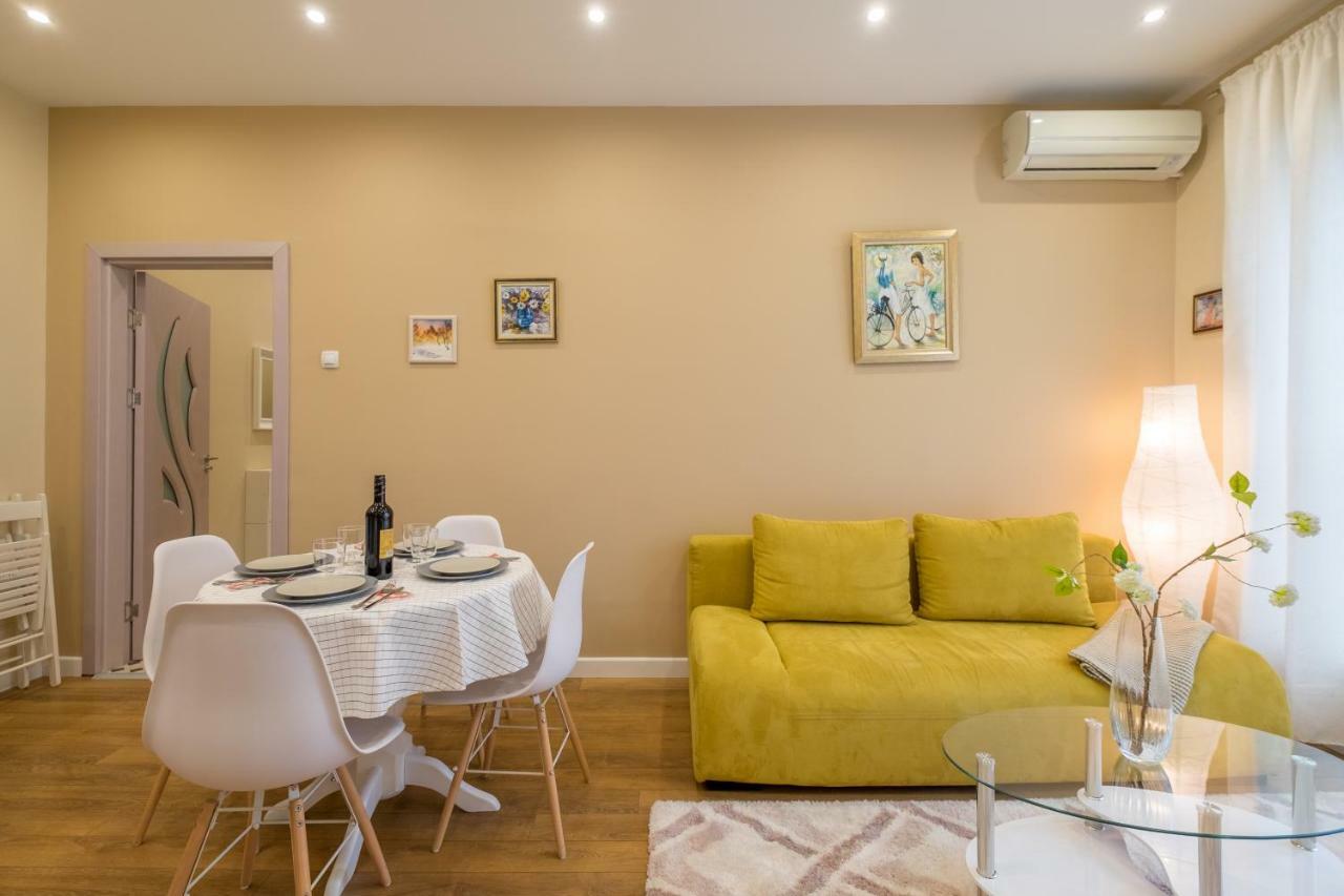 Modern 2 Bedroom Apartment Next To Vitosha Str. Sofia Extérieur photo