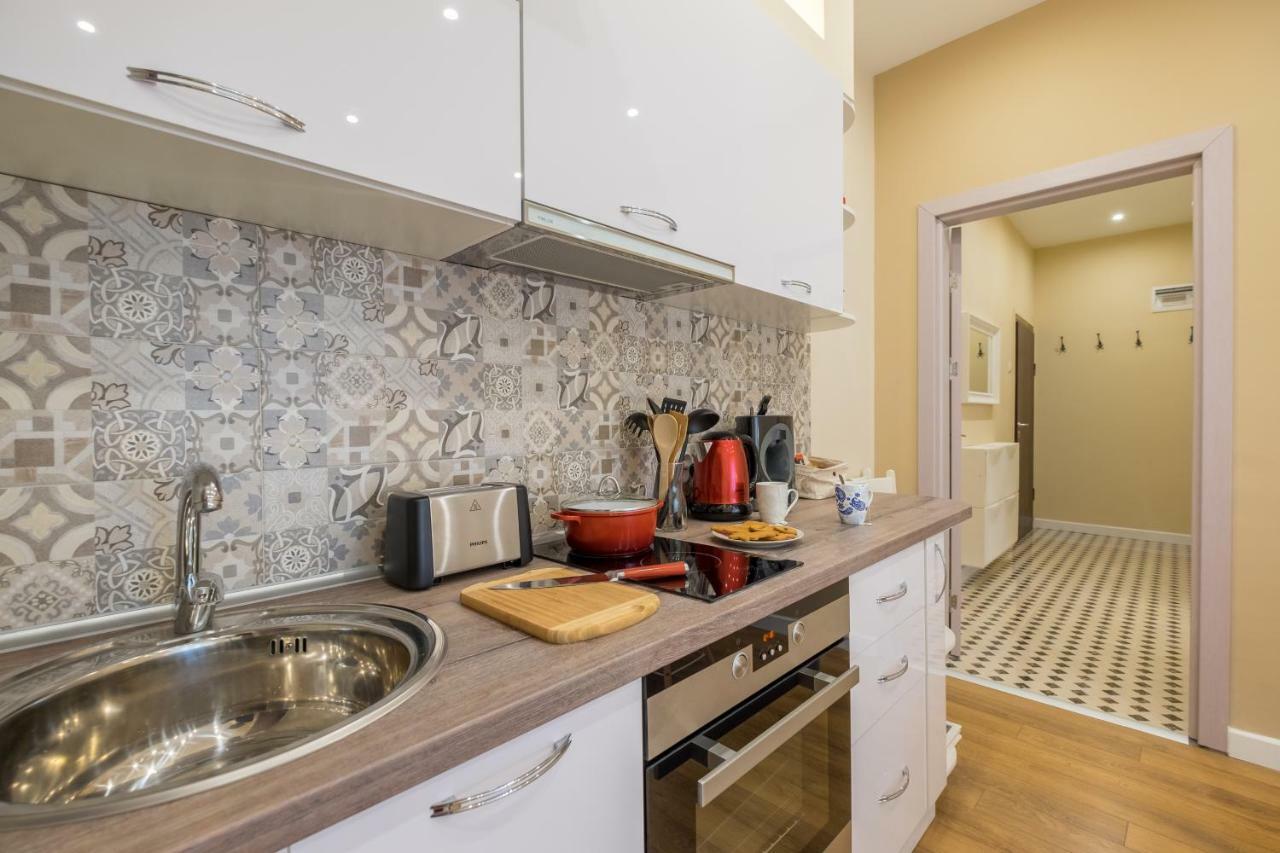 Modern 2 Bedroom Apartment Next To Vitosha Str. Sofia Extérieur photo